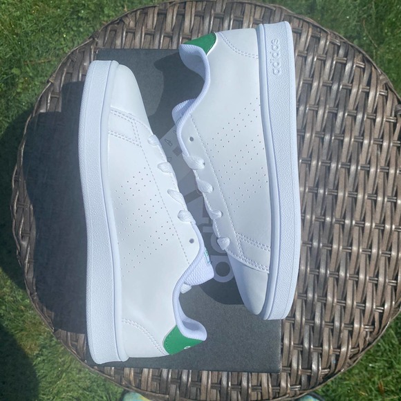 NWT/NIB Adidas Kids Advantage K Tennis Sneakers (Size 2K) - Picture 9 of 11
